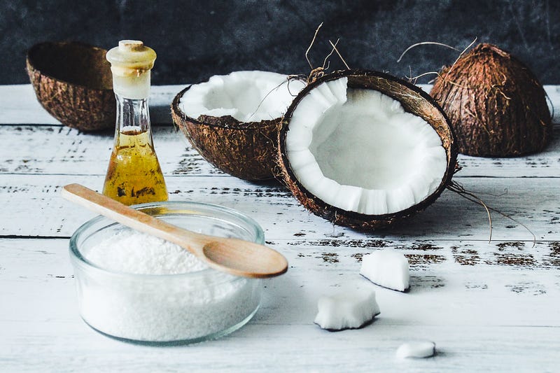 Coconut oil in cooking and dietary applications